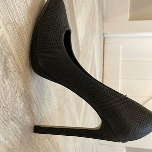 Black snakeskin Rock Republic stiletto heels
